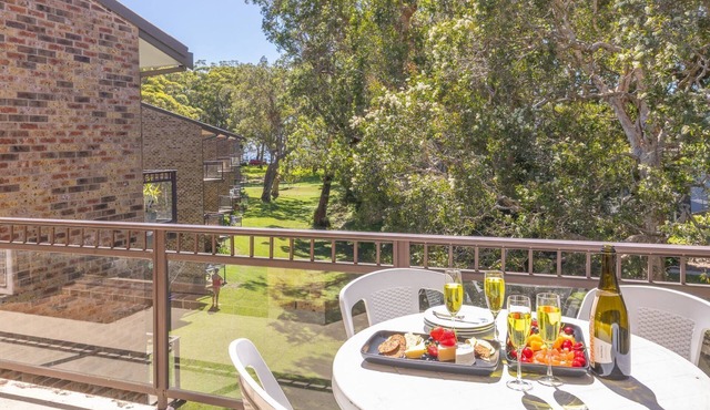Bay Parklands, 69/2 Gowrie Avenue - large unit with views, pool, tennis court & spa