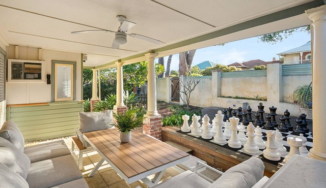 Bayswater Hideaway | Sauna, Outdoor Decks & Comfort, Near Train, CBD & Airport