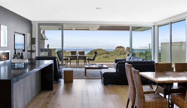 Bayview Waterfront home Tyrone Foreshore in RYE