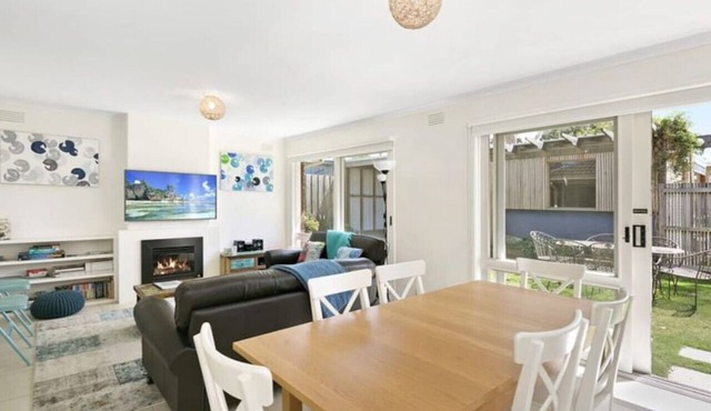 Beach Breeze Bungalow - in the heart of Torquay