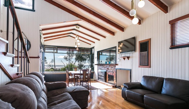 Beach Front Beauty@Safety Beach - Ddirectly opposite the beach with large back yard. in Safety Beach
