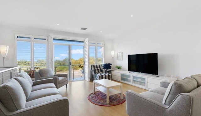 Beach Front Esplanade Victor Harbor - Wi-Fi and Linen Included in Victor Harbor