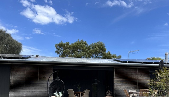 Beach house at Flinders - minutes from the beach and the village. in Flinders