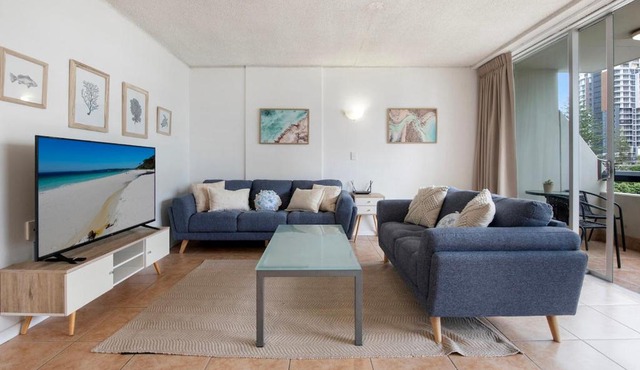 Beach Side, Pool, Spa, BBQ, Parking, Walk Convention Centre, Casino, Pac Fair, Light Rail in Gold Coast