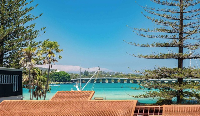 Beach Street Oasis - Central Lake Views - Tuncurry