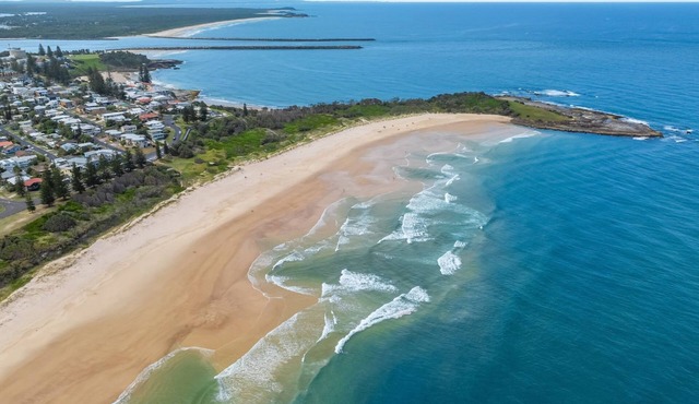 Beachdrift - Pet-Friendly Escape Just Steps to Pippi Beach - Holiday Yamba