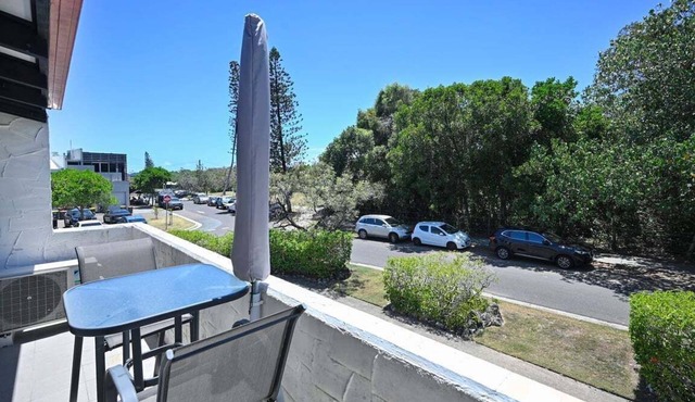 Beachfront 1BR + Loft. Surf-Café-Unwind