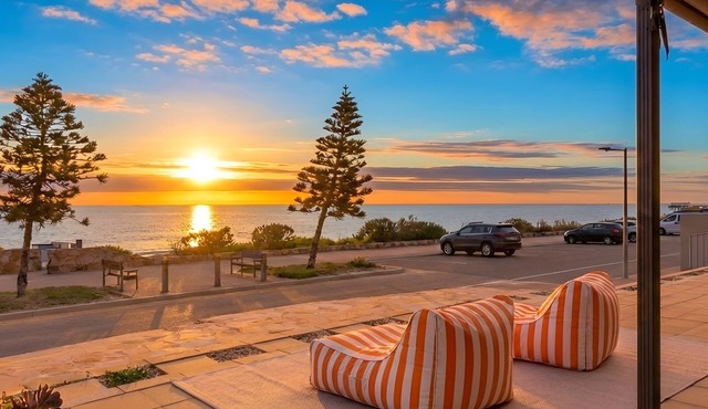 Beachfront 3BR | Sauna, Pool Table, 200m to Square