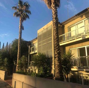 Beachfront & access to all St Kilda has to offer
