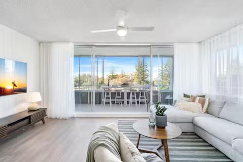 Beachfront Bliss 2BR Broadbeach in Gold Coast