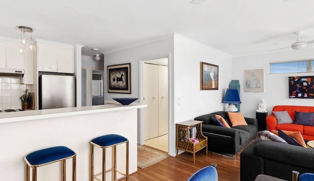 Beachfront Esplanade Apartment 12-20 Ocean Views in TORQUAY