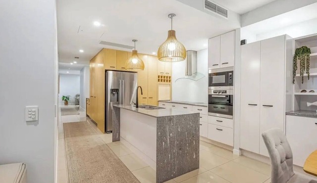Beachfront *Pool *Spacious 3 Bed 2 bath apartment n in Maroochydore