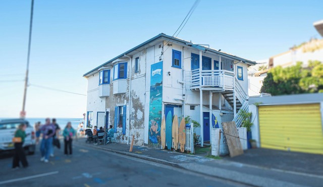 Beachfront Retreat in Manly + Parking Available