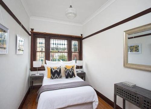 Beachside abode - 150m to beach in Sydney