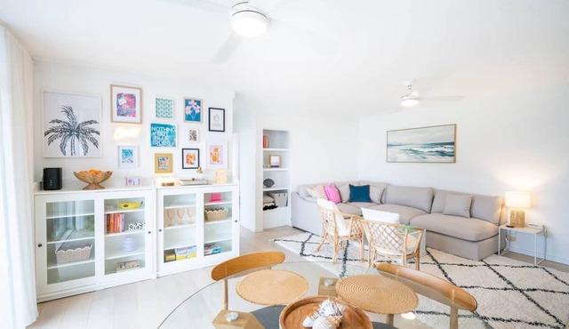 Beachside Apartment - Ocean Views - 150m to Beach