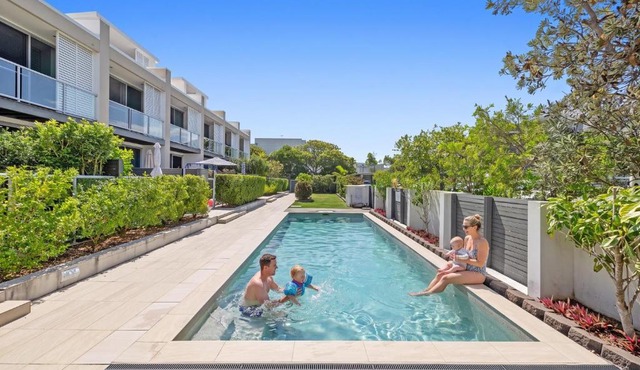 Beachside Haven Modern Townhouse with Pool in Casuarina