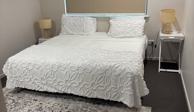 Beautiful & Peaceful Room in Ooralea – Private Queen Room in Ooralea