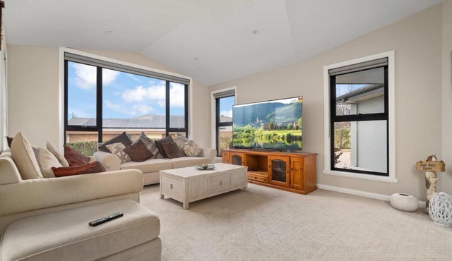 Beautiful Spacious Home in a Serene Setting in Eglinton