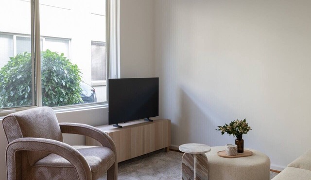 Beautifully Styled Apartment in St Kilda East