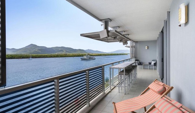Belle Escapes 24 Harbour Lights Water View Apartment