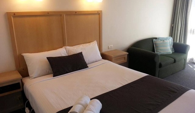 Big Valley Lakeside Paradise Motor Inn in Shepparton