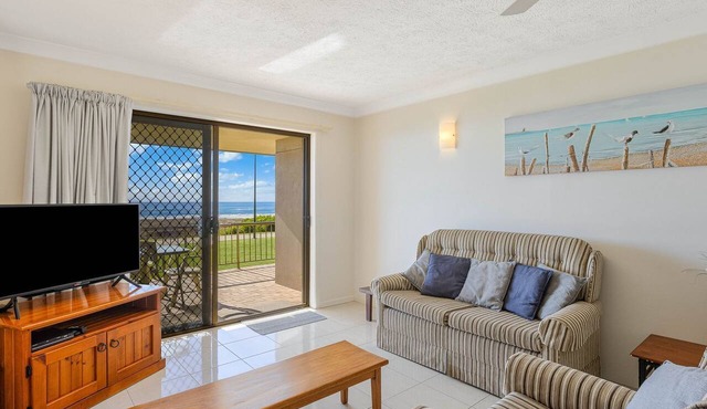 Bilinga Beach 4 - Absolute Beachfront