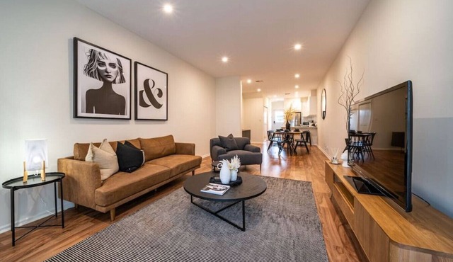 Black Oak at Brompton – Contemporary Parkside Stay