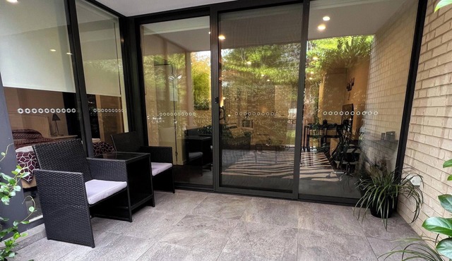 Black & White Delight - 2bd 2bth in Braddon