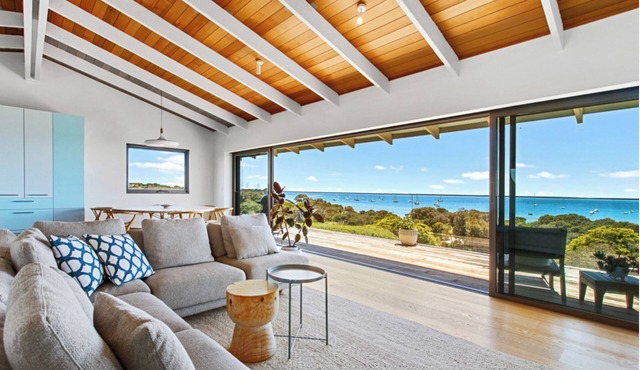 Blairgowrie Views– Relaxing Coastal Retreat with Stunning Bay & Marina Vista in Blairgowrie