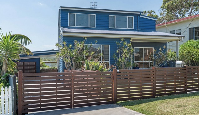 Blue Cottage – 3 Min Walk to Beach | Sleeps 11 | Pet Friendly in Ulladulla