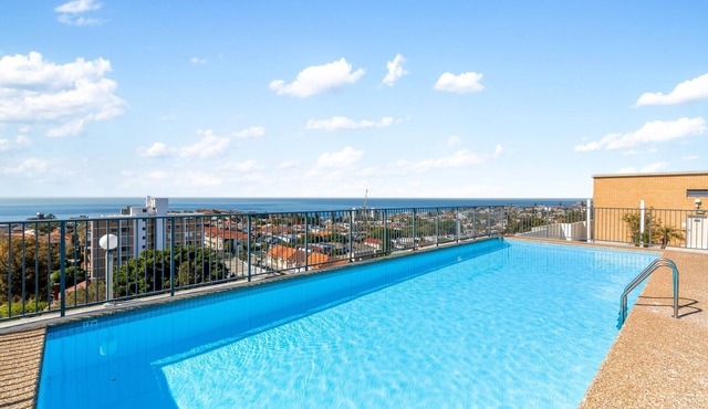 Bondi Studio with Rooftop Pool & Beach Views in Bondi