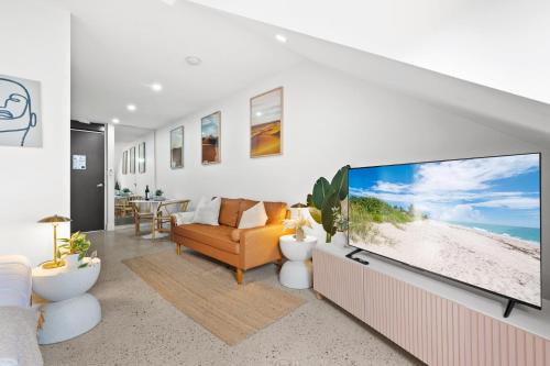 Boutique Crown Loft Studio CBD AC + Smart TV