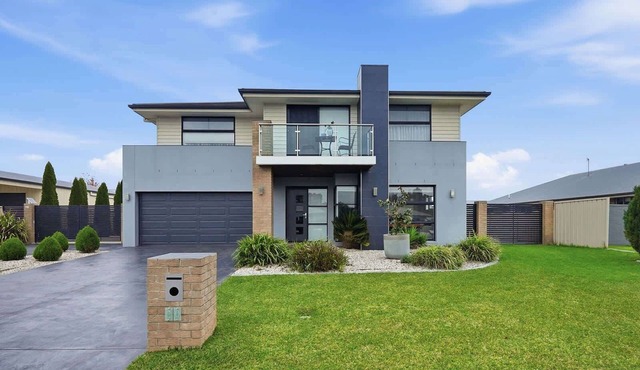 Bowman Retreat, Modern Family Home