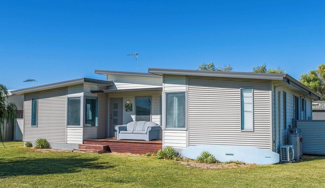 Break-A-Way COASTAL COMFORT IN LANCELIN in Lancelin
