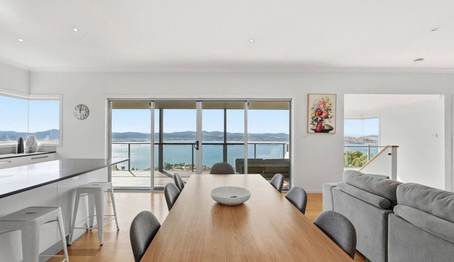 Bridgeview Mansion Escape - Sandy Bay