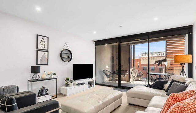 Bright 3-Bed Apartment by Western Beach