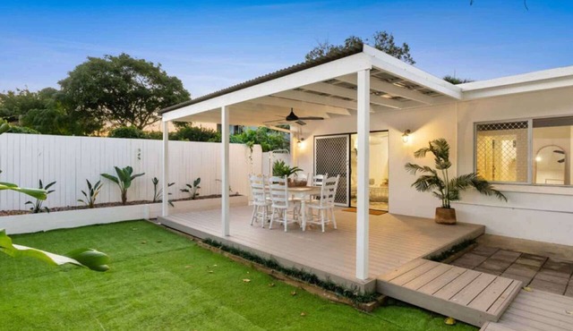 Bright and Spacious Triplex Near Holloways Beach
