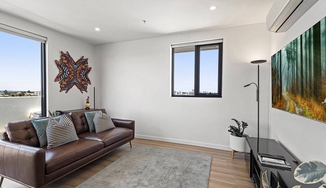 Bright City-View Retreat in the Heart of Preston