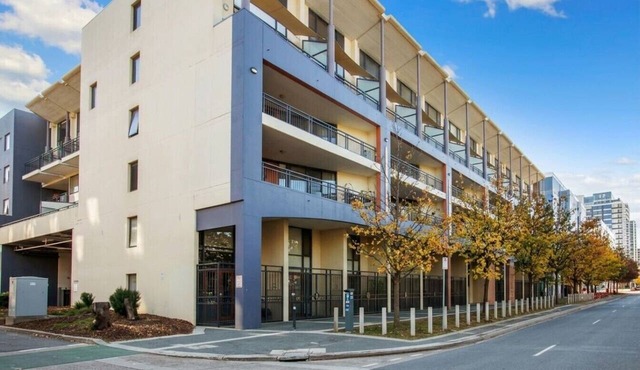 Bright & Spacious 1-Bedroom | Two-Level Living in Canberra