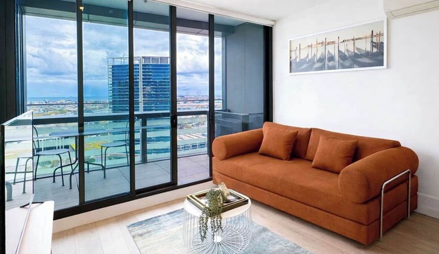 Brilliant Victoria Harbour View Apt Free Parking
