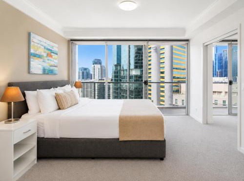 Brisbane CBD Apartment with Resort Amenities