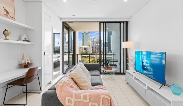Brisbane Skyline View 2Beds River view Apt