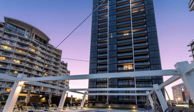 Broadbeach Business or Leisure w/free parking in Broadbeach