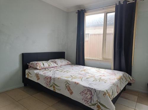 Budget Queen Room in Shared House - 49a3