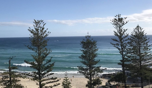 Burleigh Beachfront - Best Location on the Coast