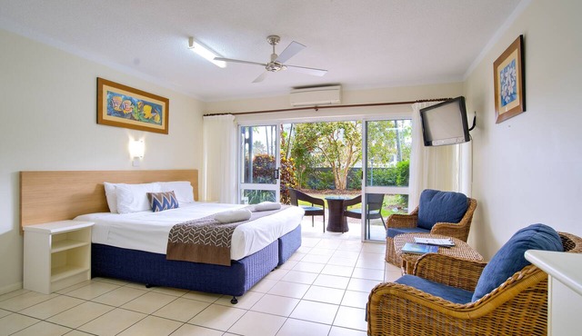 Cairns Queenslander Hotel & Apartments in Cairns North
