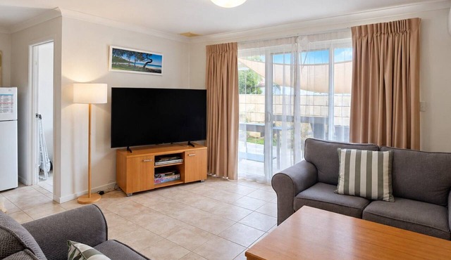 Cape View TwentyTwo – a modern 2-bedroom, 2-bathroom villa