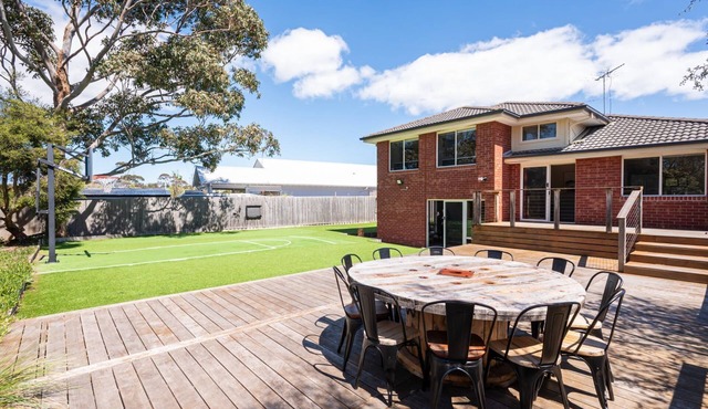 Capel Grand Villa - Pet-Friendly Beach Escape in Capel Sound