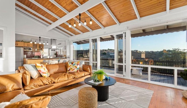 Captivating Vista Retreat Exquisite Holiday Haven