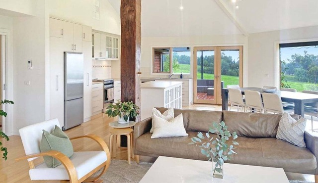 Cedar & Mist — Sauna, Hot Tub & Mt Buller Views in Mansfield